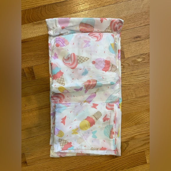 NEW- Ice Cream and Cupcakes 4-Pc Full Bed Sheet Sets Girls Pink, Blue and white - Picture 2 of 3